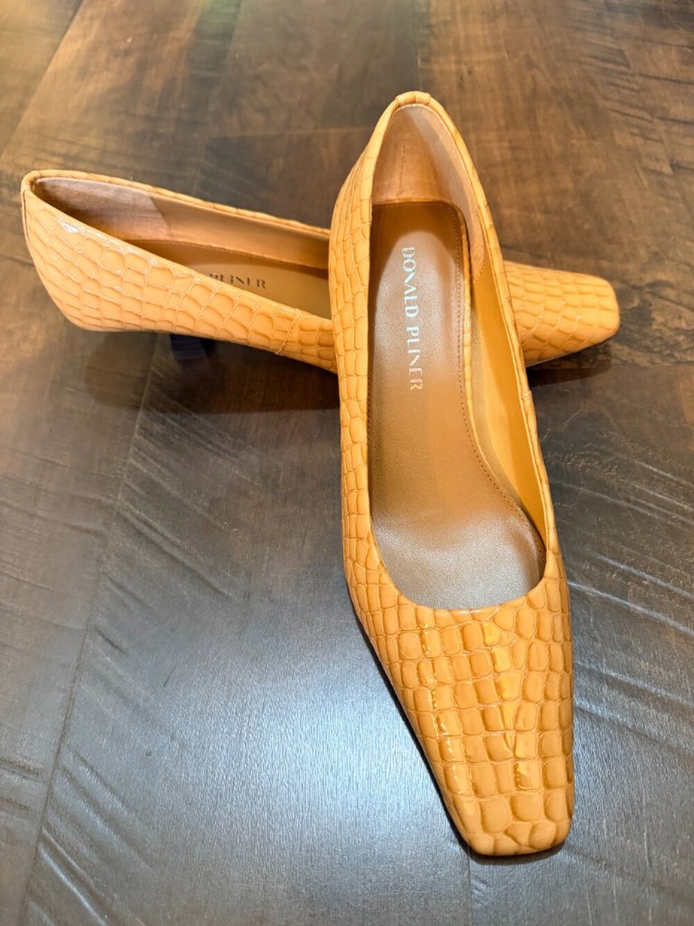 Donald J Pliner Couture Womens Camel Croc Print Leather Classic Heels Size 9M